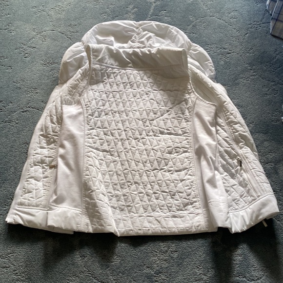 Laura Ashley 1X White Vest - Picture 3 of 6